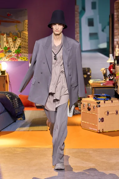 Look 18